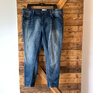 Mudd Women's Straight Leg Blue Jeans